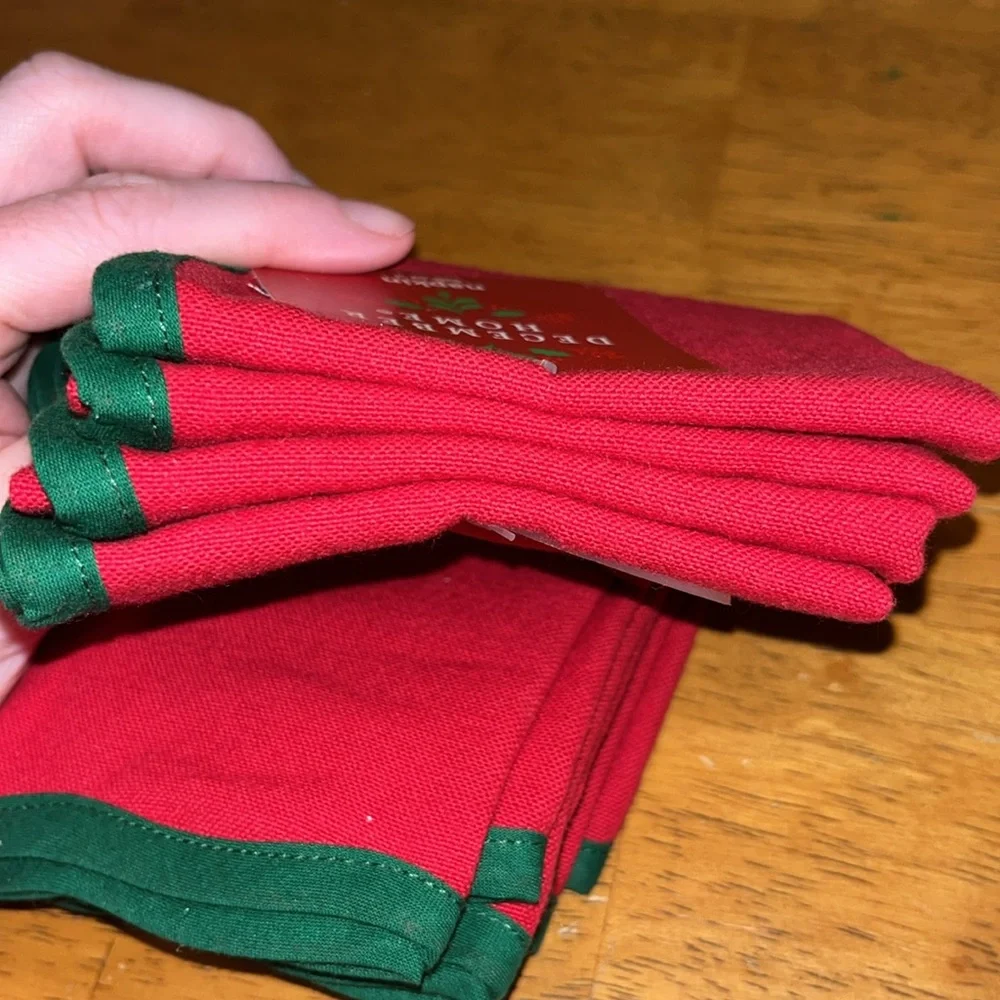 December Home Red & Green 100% Cotton Cloth Napkins Set of 4 18” by 18”